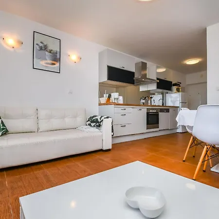 Apartment Sanja *